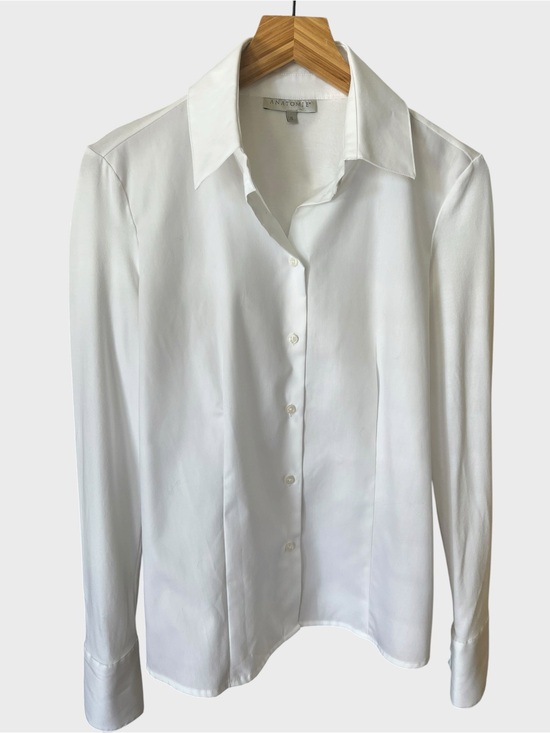 Anatomie Tops - Anatomie women’s classic white button down travel top.